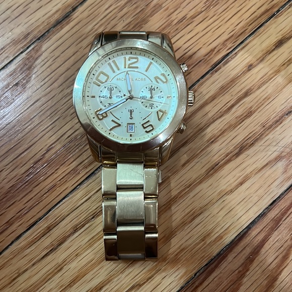 Michael Kors watch in gold - Picture 7 of 8